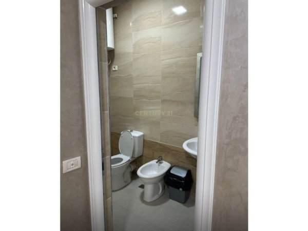Tirane, jap me qera apartament 3+1+2 , 105 m² 900 € (Kopshti Botanik Zoologjik)