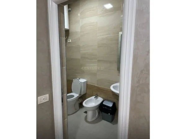 Tirane, jap me qera apartament 3+1+2 , 105 m² 900 € (Kopshti Botanik Zoologjik)