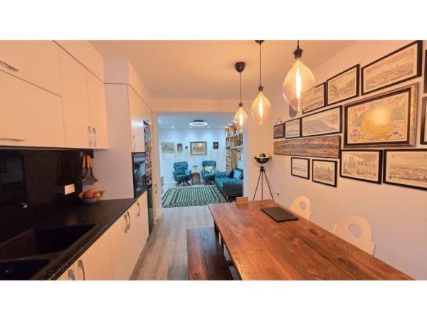 Tirane, shes apartament 2+1 , 91 m² 255.000 € (Ish Blloku)