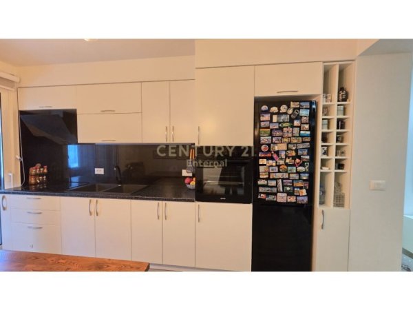 Tirane, shes apartament 2+1 , 91 m² 255.000 € (Ish Blloku)