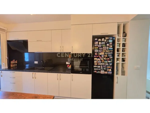 Tirane, shes apartament 2+1 , 91 m² 255.000 € (Ish Blloku)