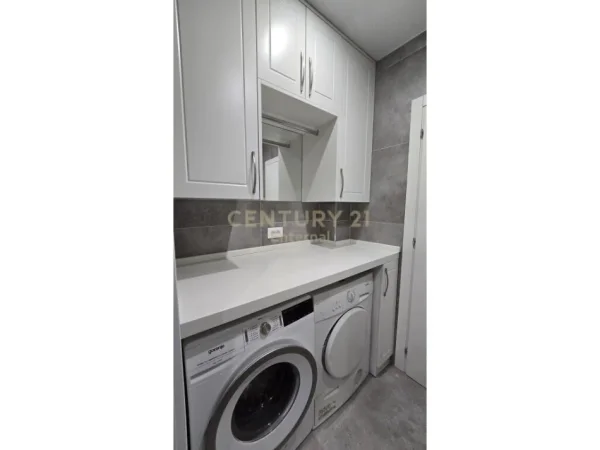 Tirane, shes apartament 2+1 , 91 m² 255.000 € (Ish Blloku)