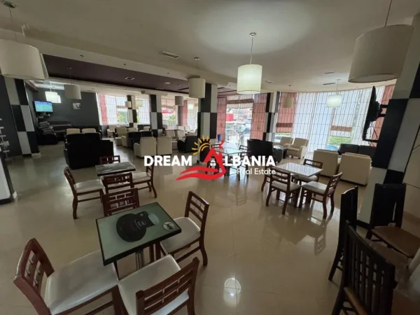 Tirane, jepet me qera lokal Kati 1, 600 m² 2.000 € (fresk)