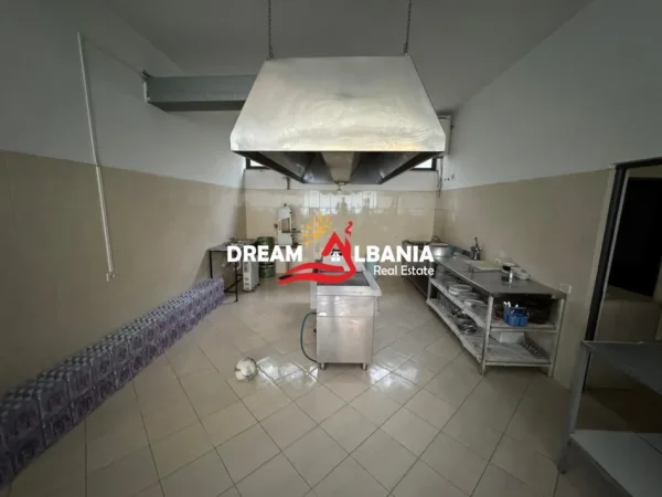 Tirane, jepet me qera lokal Kati 1, 600 m² 2.000 € (fresk)