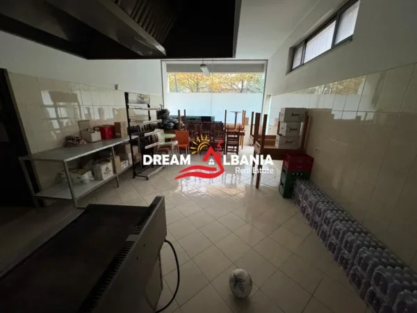 Tirane, jepet me qera lokal Kati 1, 600 m² 2.000 € (fresk)