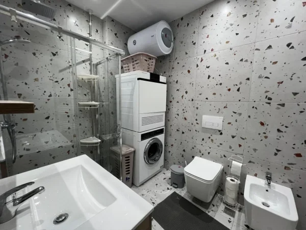 Tirane, jepet me qera apartament 1+1+Ballkon Kati 6, 67 m² 600 € (Bulevardi Ri)