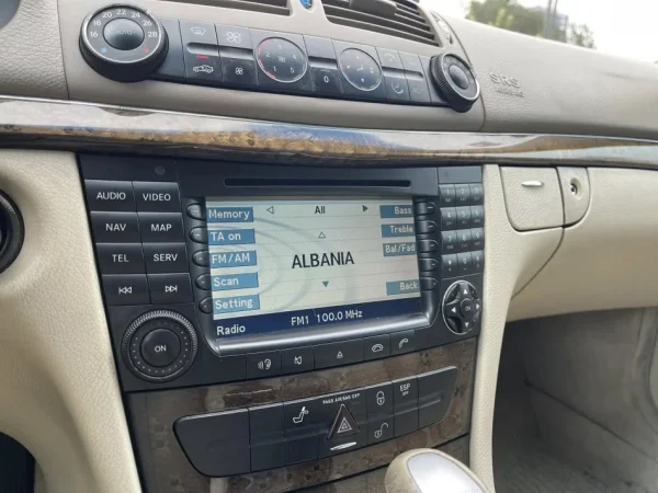 Tirane, shes makine MERCEDES E 270 CDI Nafte, gri metalizato automatik Klima 360.000 km 3.690 €