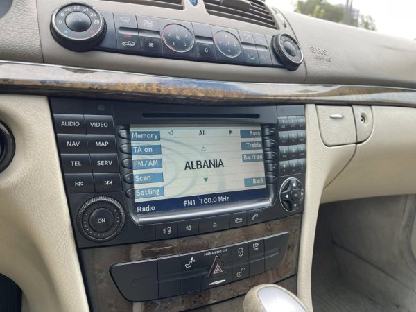 Tirane, shes makine MERCEDES E 270 CDI Nafte, gri metalizato automatik Klima 360.000 km 3.690 €