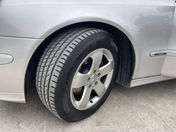 Tirane, shes makine MERCEDES E 270 CDI Nafte, gri metalizato automatik Klima 360.000 km 3.690 €