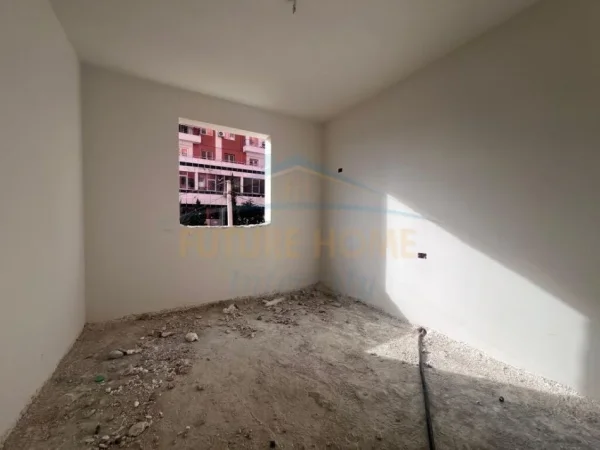 Tirane, shitet apartament 2+1 Kati 1, 93 m² 140.000 € (Yzberisht)