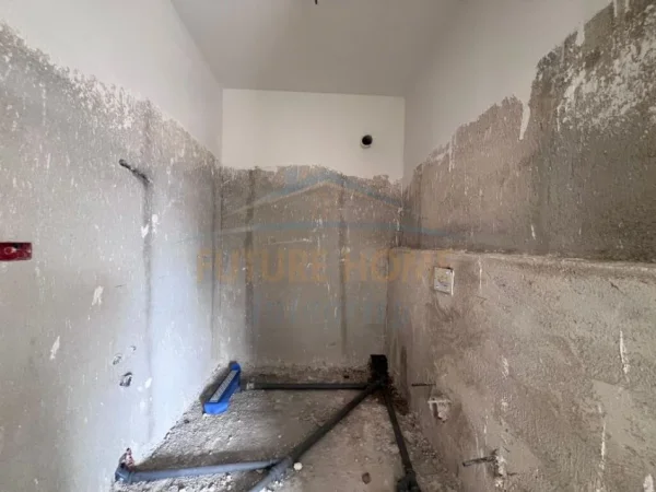 Tirane, shitet apartament 2+1 Kati 1, 93 m² 140.000 € (Yzberisht)