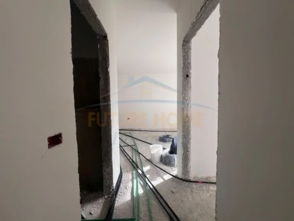 Tirane, shitet apartament 2+1 Kati 1, 93 m² 140.000 € (Yzberisht)