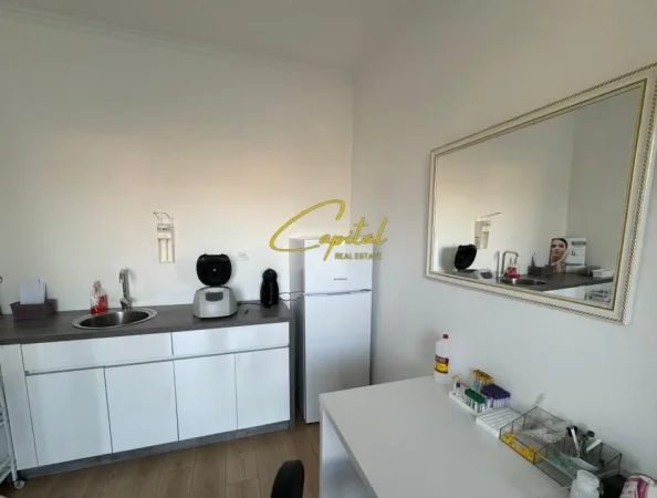 Tirane, jepet me qera ambjent biznesi Kati 2, 100 m² 1.500 € (LIQENI ARTIFICIAL)