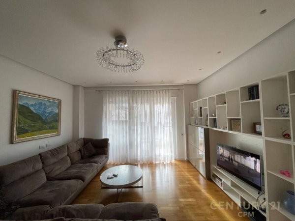 Tirane, shes apartament 2+1 , 116 m² 240.000 € (Kopshti Botanik Zoologjik)