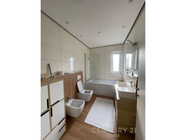 Tirane, shes apartament 2+1 , 116 m² 240.000 € (Kopshti Botanik Zoologjik)