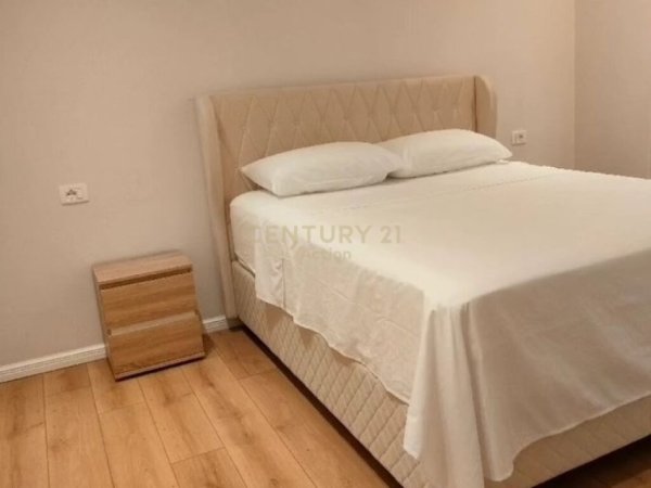 Tirane, jap me qera apartament 1+1 , 61 m² 800 € (Komuna e Parisit)