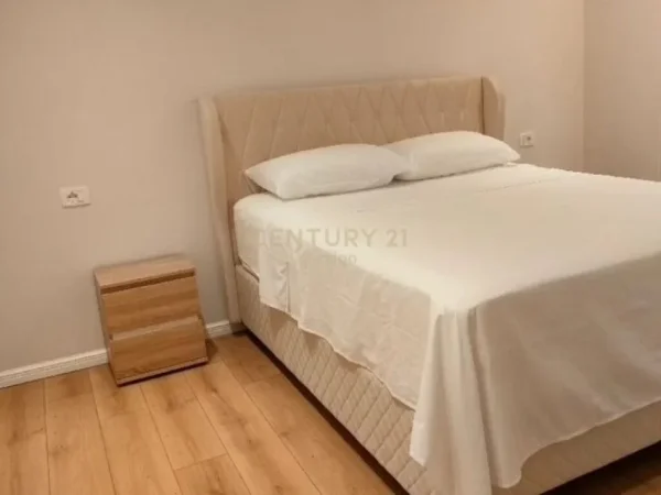 Tirane, jap me qera apartament 1+1 , 61 m² 800 € (Komuna e Parisit)