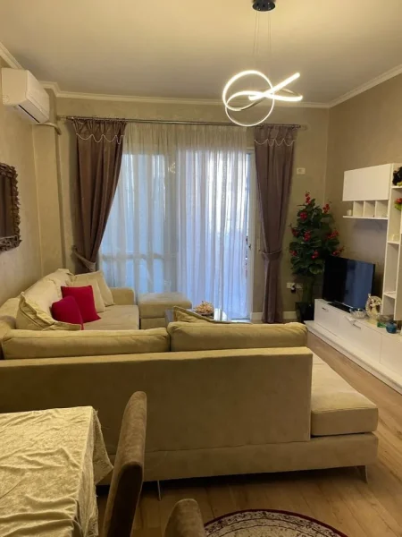 Tirane, jepet me qera apartament 2+1+Ballkon Kati 1, 100 m² 800 € (Kopshti Zologjik)