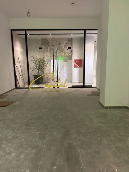 Shqiperi, shitet dyqan Kati 0, 62 m² 350.000 € (21 DHJETORI)