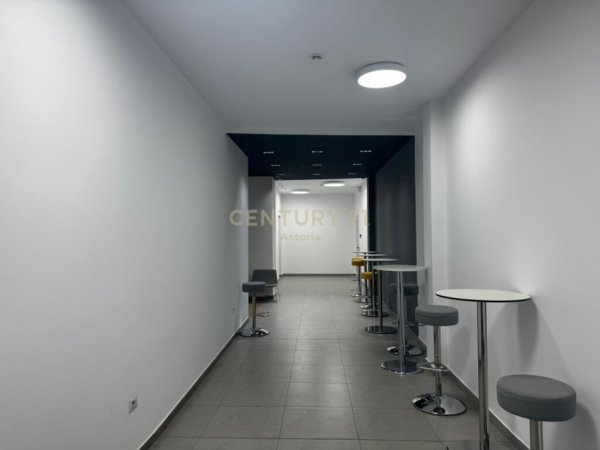 Tirane, jap me qera ambjent biznesi , 384 m² 4.600 € (Tregu Elektrik)