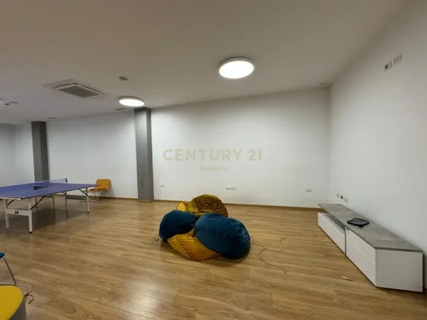 Tirane, jap me qera ambjent biznesi , 384 m² 4.600 € (Tregu Elektrik)