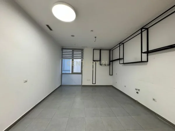Tirane, jap me qera ambjent biznesi , 384 m² 4.600 € (Tregu Elektrik)