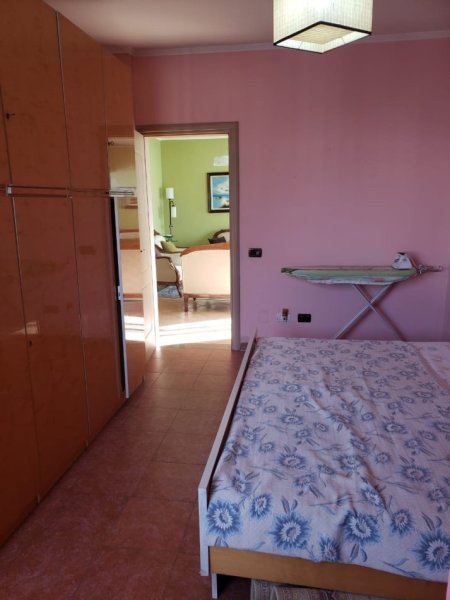 Tirane, jepet me qera apartament 2+1+Ballkon Kati 9, 550 € (Tish Daija)