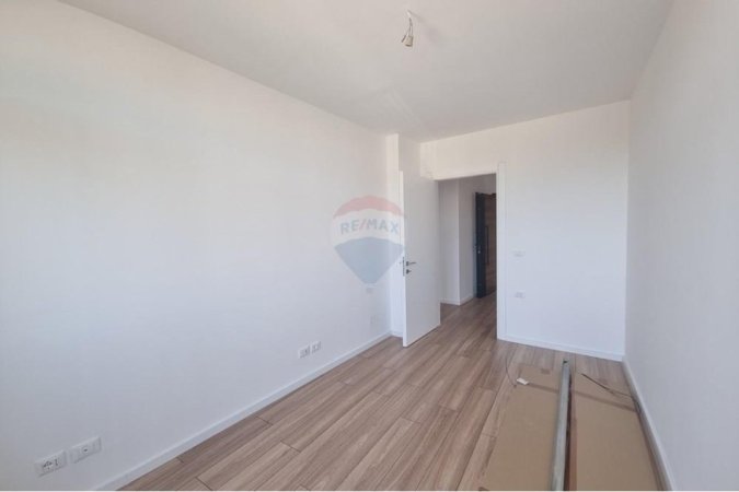 Tirane, jepet me qera zyre Kati -1, 92 m² 1.500 € (Liqeni i Tiranes Lake View)