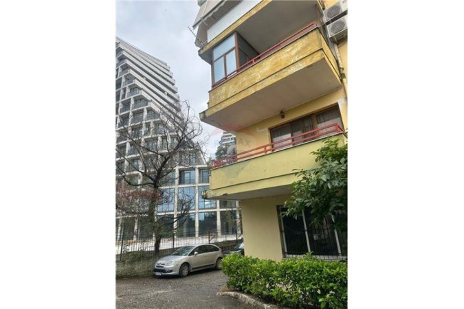 Tirane, jepet me qera ambjent biznesi Kati 0, 170 m² 1.500 € (LIQENI I TIRANES)