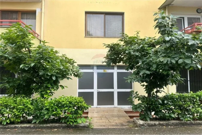 Tirane, jepet me qera ambjent biznesi Kati 0, 170 m² 1.500 € (LIQENI I TIRANES)