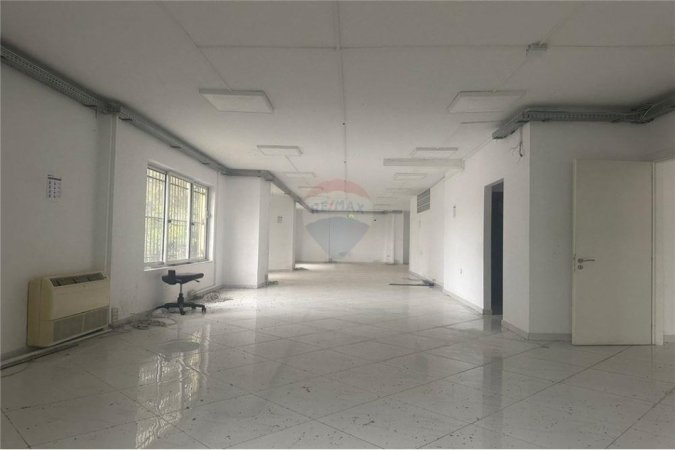 Tirane, jepet me qera ambjent biznesi Kati 0, 170 m² 1.500 € (LIQENI I TIRANES)