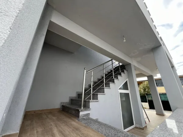 Durres, shitet Vile 3 Katshe , 400 m² 350.000 € (Prane Hekurudhes, Durres)