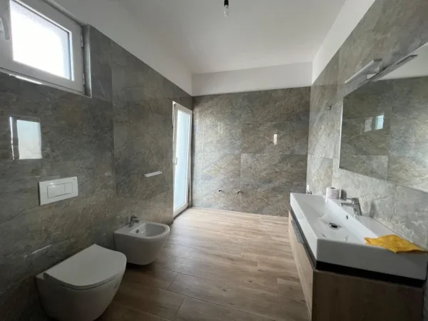 Durres, shitet Vile 3 Katshe , 400 m² 350.000 € (Prane Hekurudhes, Durres)