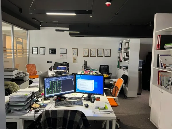 Tirane, jepet me qera ambjent biznesi Kati 2, 70 m² 1.100 € (Pazari i ri)