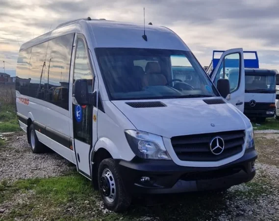 Mercedes 519 motorr 3000, i bardhë, 19+1 vende