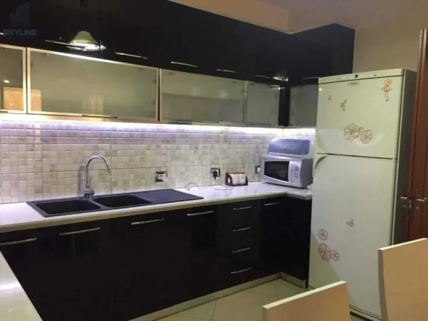 Tirane, jepet me qera apartament 1+1 Kati 3, 400 € 