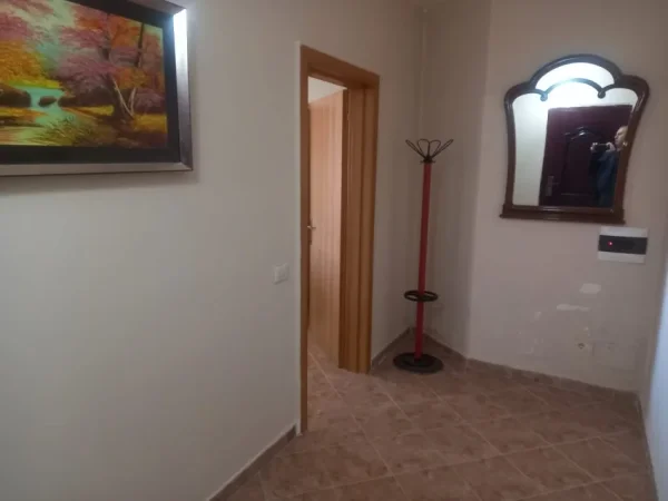 !DHENE! Durres, jepet me qera apartament 2+1+Ballkon Kati 4, 400 € (Afer 2 Gjelave)