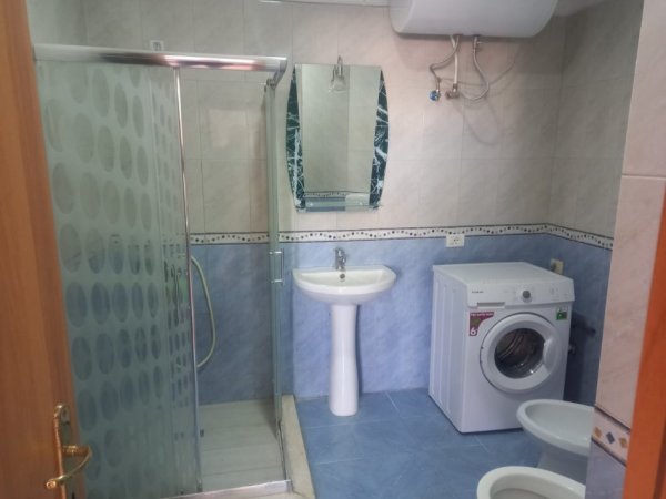 !DHENE! Durres, jepet me qera apartament 2+1+Ballkon Kati 4, 400 € (Afer 2 Gjelave)