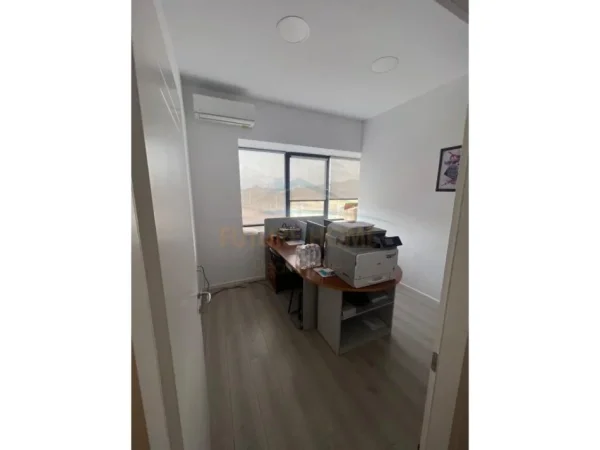 Tirane, shitet ambjent biznesi Kati 0, 800 m² 600.000 € (Autostrada Tirane-Durres)