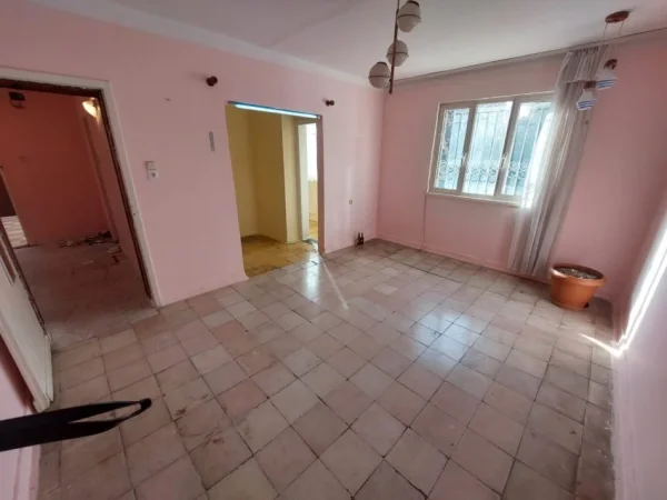 Tirane, shitet apartament 2+1+Ballkon Kati 1, 95 m² 120.000 € (Ali Demi)