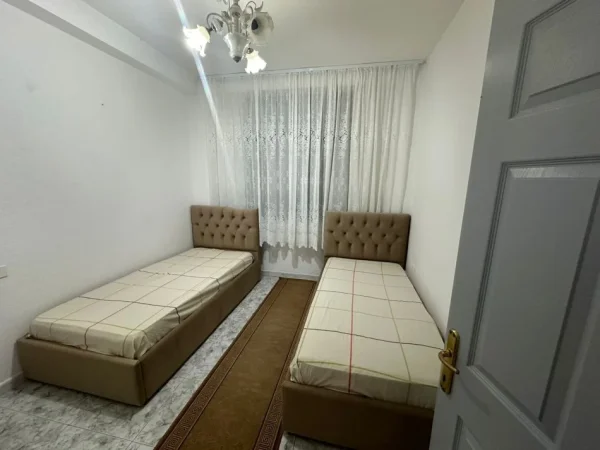 Tirane, jepet me qera apartament 2+1 Kati 3, 90 m² 500 € (Restorant Durresi)