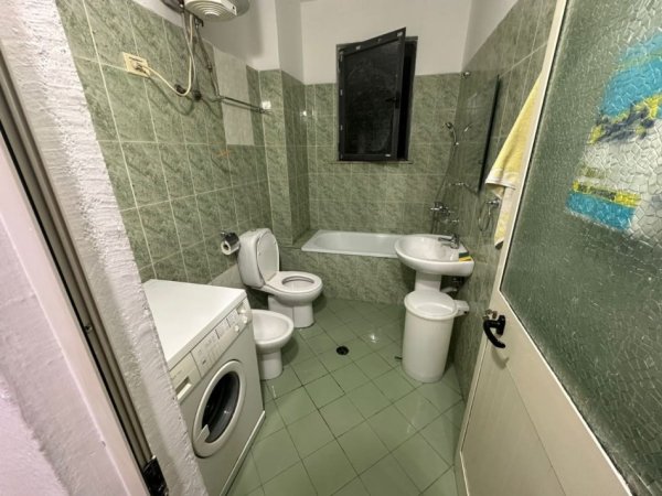 Tirane, jepet me qera apartament 2+1 Kati 3, 90 m² 500 € (Restorant Durresi)