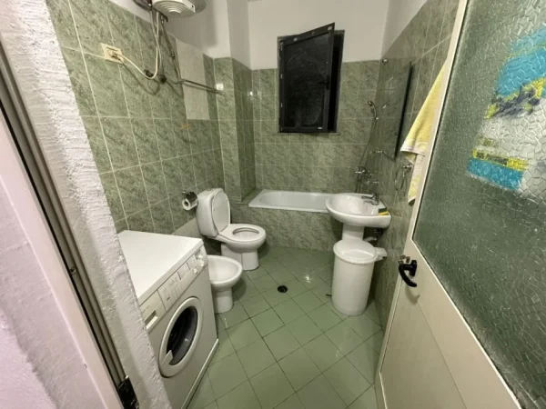 Tirane, jepet me qera apartament 2+1 Kati 3, 90 m² 500 € (Restorant Durresi)
