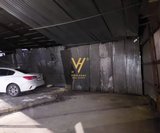 Tirane, jepet me qera magazine Kati 0, 90 m² 610 € (UNAZA E RE)