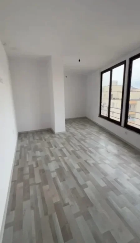 Tirane, shitet apartament 2+1+Ballkon Kati 8, 92 m² 100.000 € (Bulevardi Kashar)