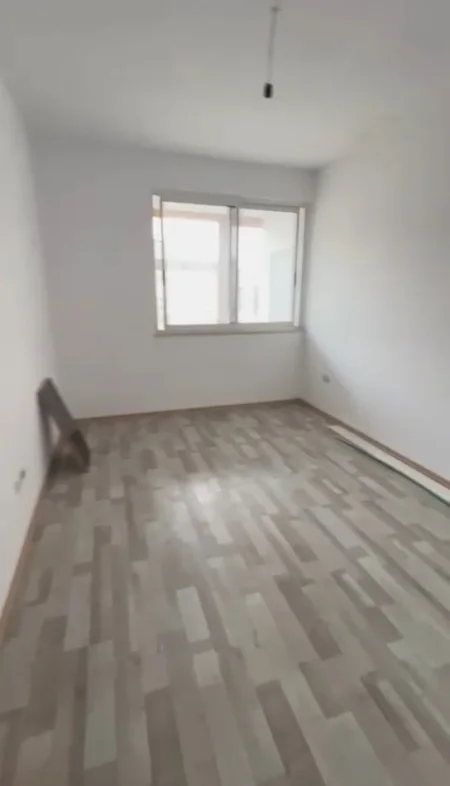 Tirane, shitet apartament 2+1+Ballkon Kati 8, 92 m² 100.000 € (Bulevardi Kashar)