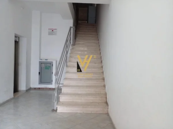 Fier, shitet dyqan Kati 2, 410 m² 600.000 € (FIER)