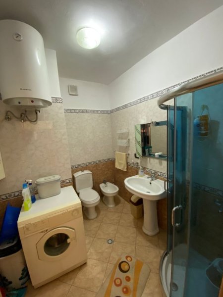 Tirane, jepet me qera apartament 2+1+Aneks+Ballkon Kati 9, 100 m² 550 € (komuna e parisit)