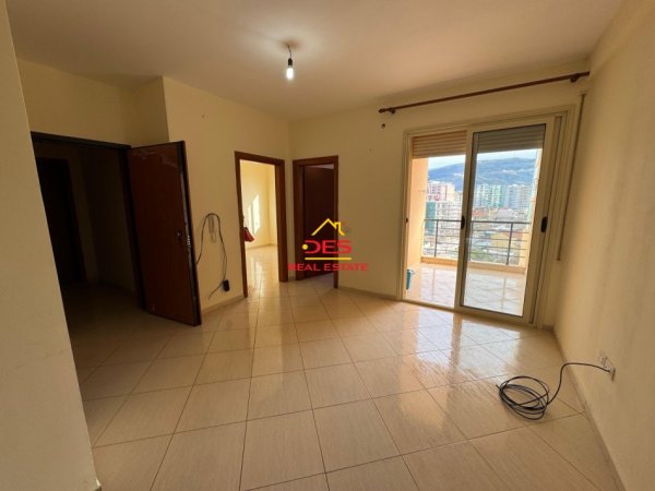 Vlore, jepet me qera apartament 2+1+Ballkon Kati 6, 75 m² 200 € (Rruga Zaho Koka)