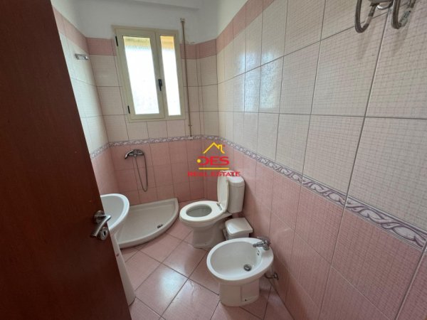 Vlore, jepet me qera apartament 2+1+Ballkon Kati 6, 75 m² 200 € (Rruga Zaho Koka)